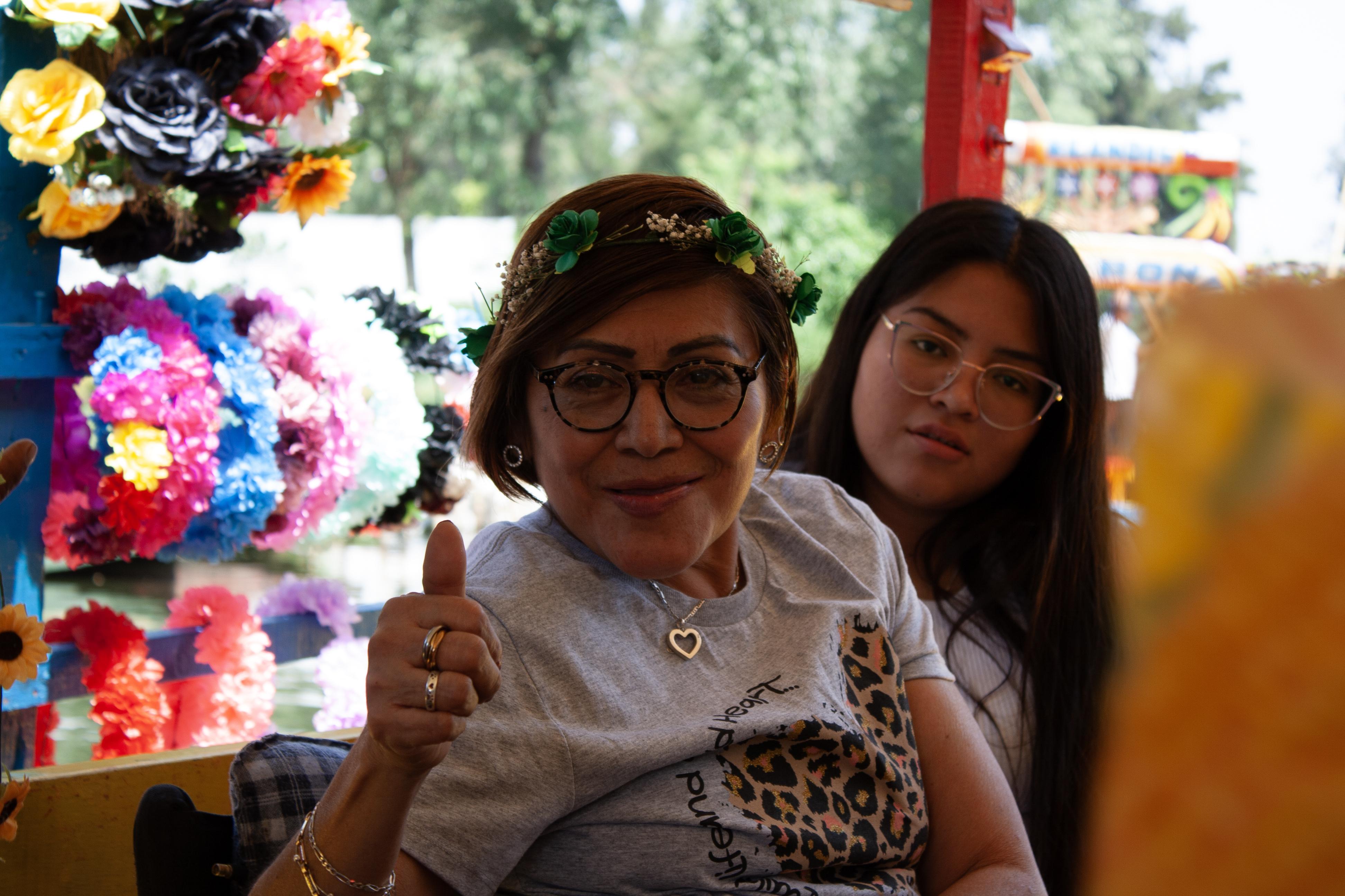 Grupo con silla de ruedas viajando a Embarcadero Belem 3, en Xochimilco